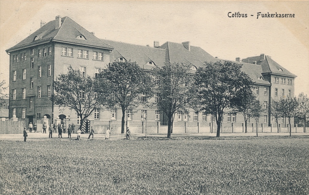 1917 Cottbus - Funkerkaserne (Ansichtskarte).jpg